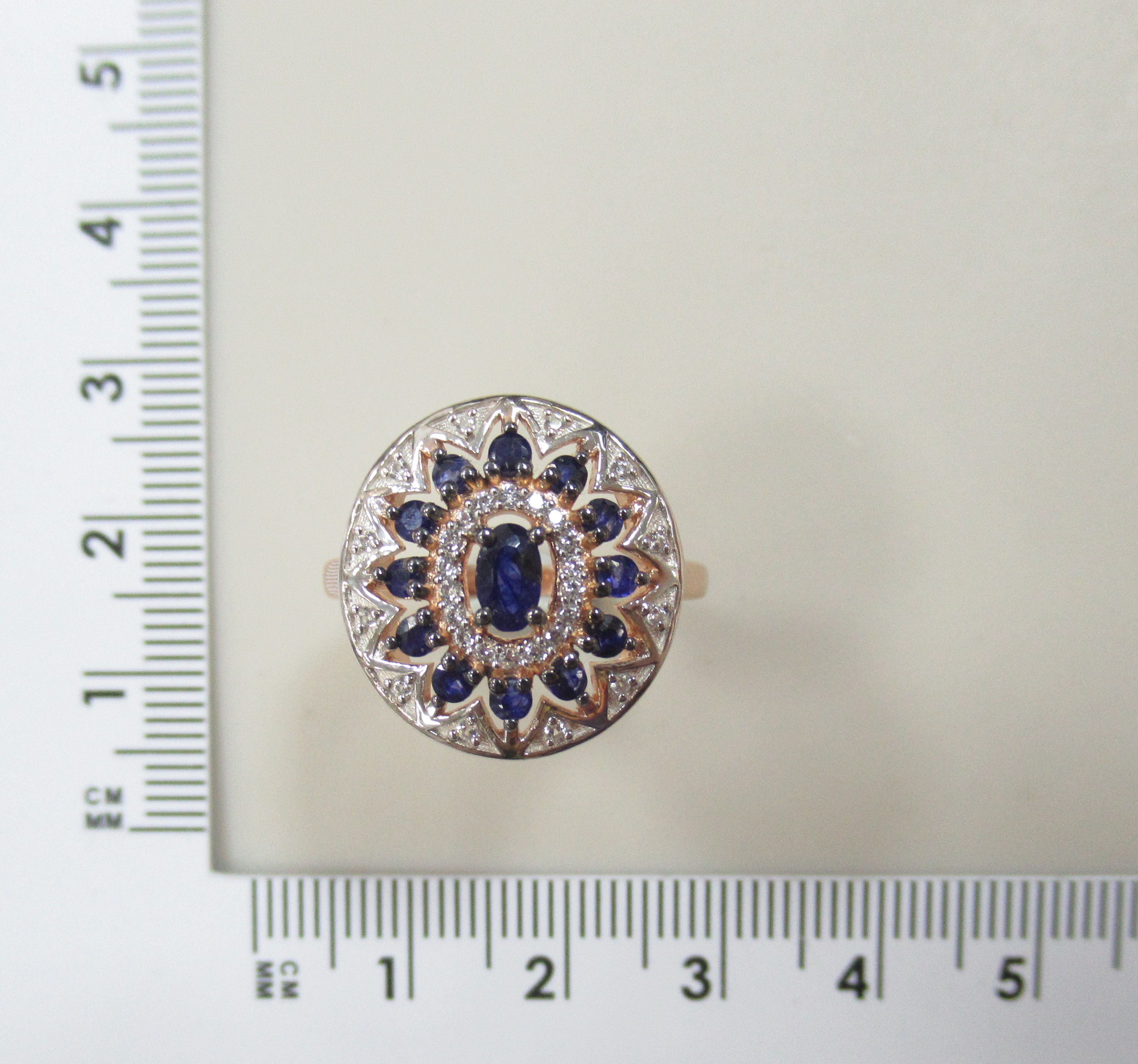 Серебряное кольцо с сапфирами